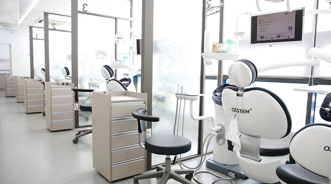 서울아크로치과 오스템 임플란트 진료실