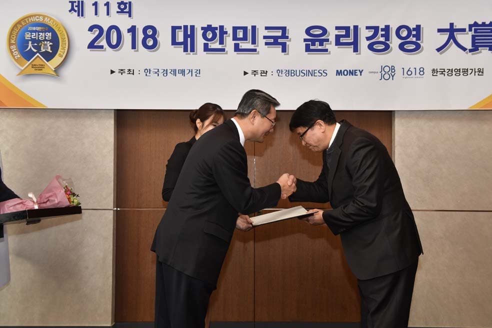 서울아크로치과 수상식 — 오스템임플란트 명의 선정